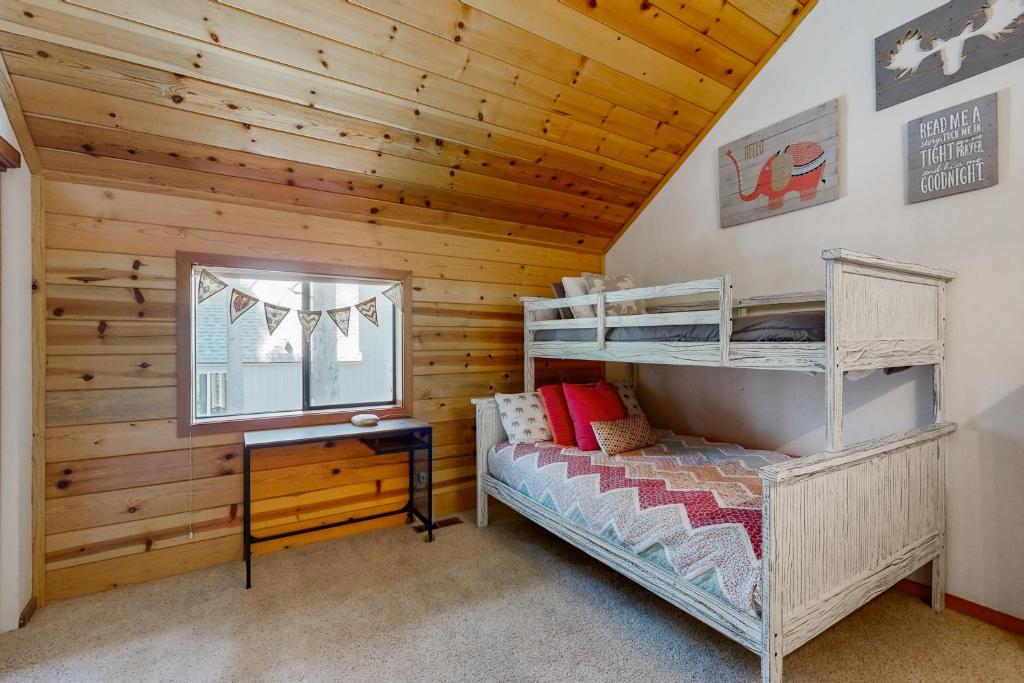 Postel nebo postele na pokoji v ubytování Snowpeak Oasis