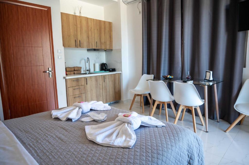 FINIKAS Suites & Apartments 10min from Athens Airport - Appartement Met Uitzicht Op Zee