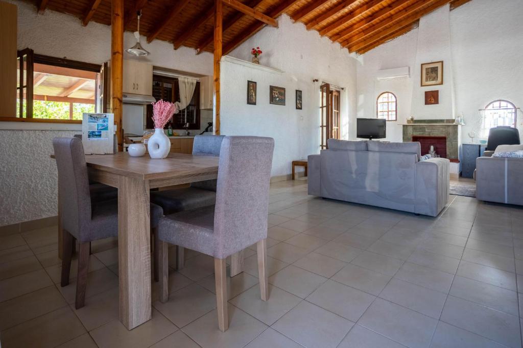 Posezení v ubytování Seaside Retreat for Families and Pets