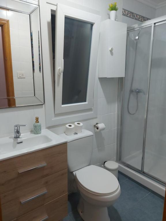 Kúpeľňa v ubytovaní Apartamento junto a la playa de gros ESS02373