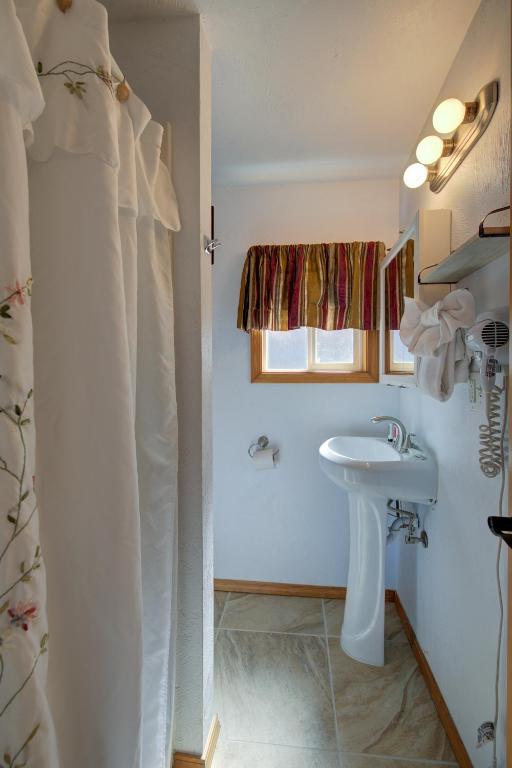 Köök või kööginurk majutusasutuses Westerly Motel