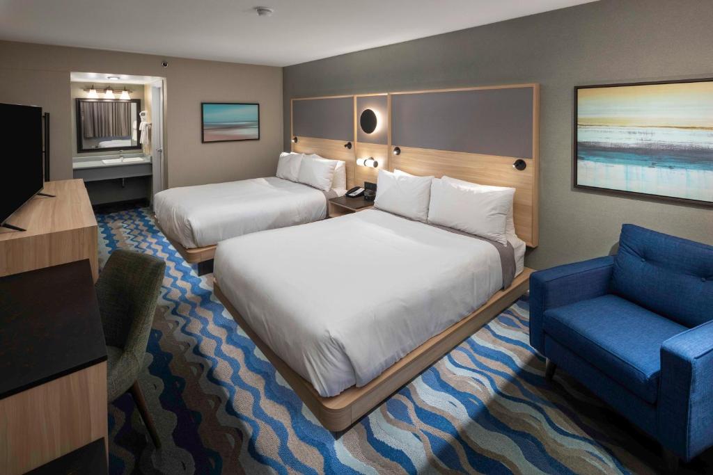 Postel nebo postele na pokoji v ubytování Accent Inns Kelowna