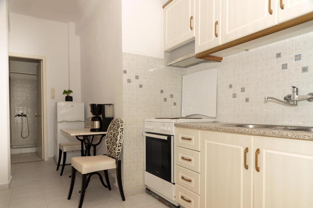 A kitchen or kitchenette at MEL