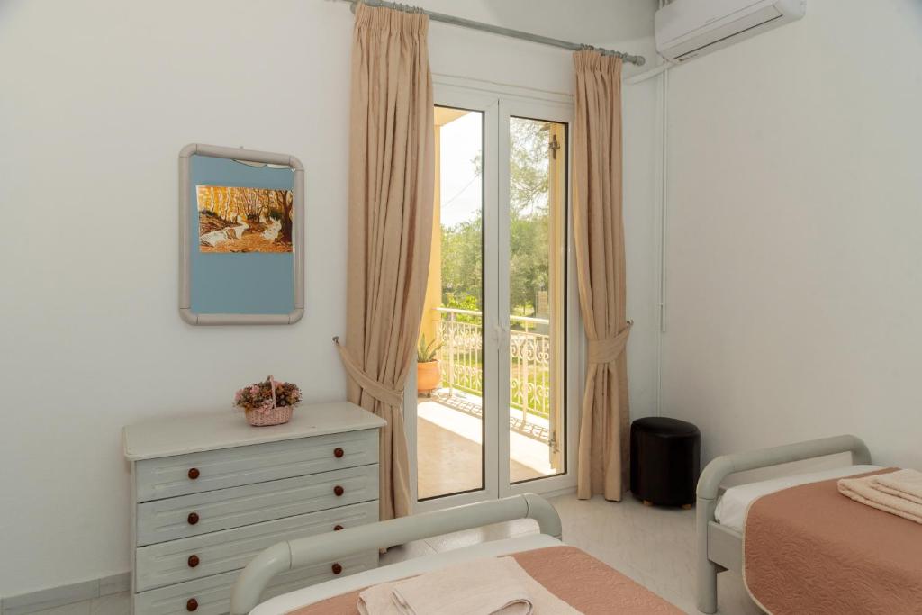 A bed or beds in a room at MEL