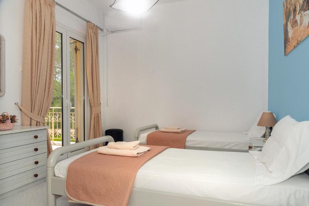 A bed or beds in a room at MEL