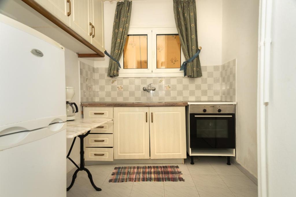 A kitchen or kitchenette at MEL