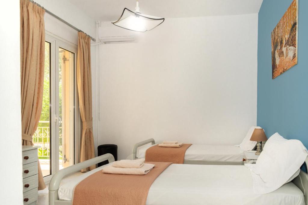 A bed or beds in a room at MEL