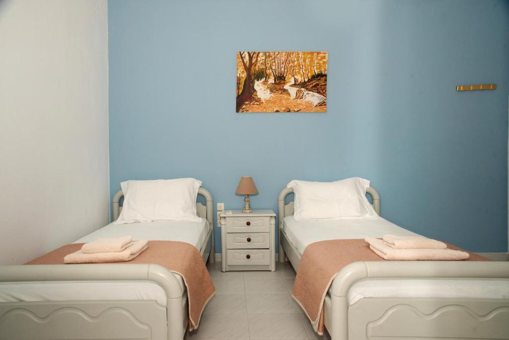 A bed or beds in a room at MEL
