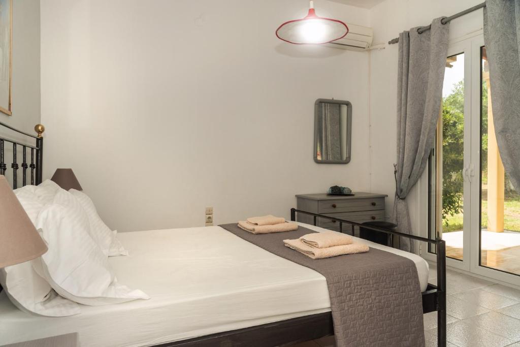 A bed or beds in a room at MEL