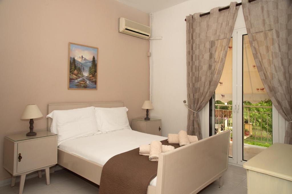 A bed or beds in a room at MEL