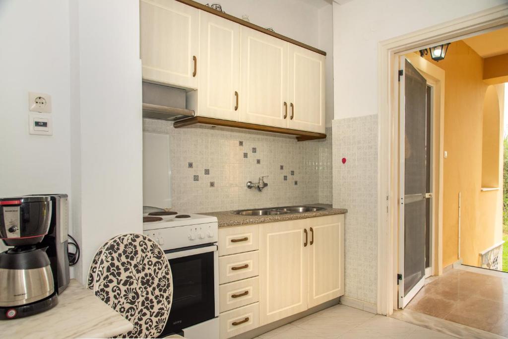 A kitchen or kitchenette at MEL