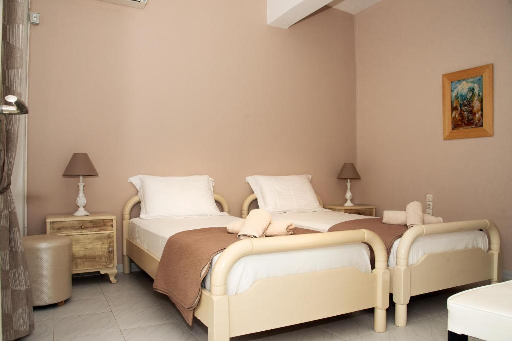 A bed or beds in a room at MEL
