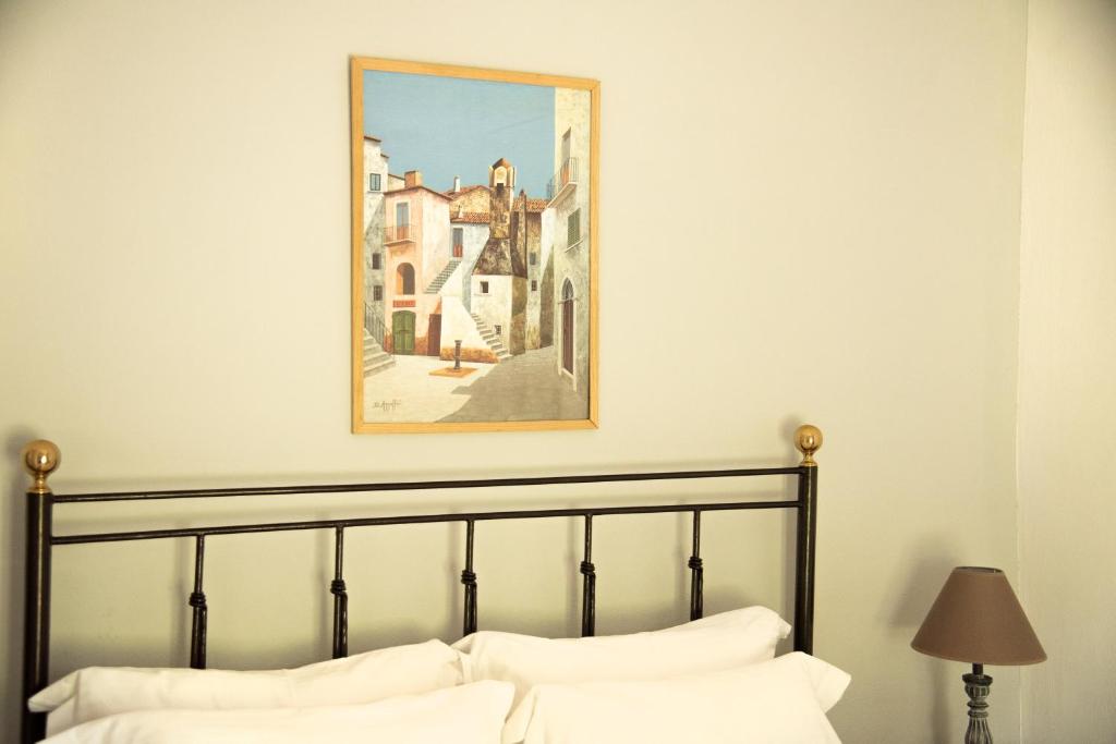 A bed or beds in a room at MEL