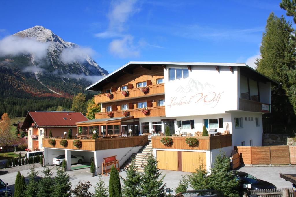 Nespecifikovaný výhled na hory nebo výhled na hory při pohledu z hotelu