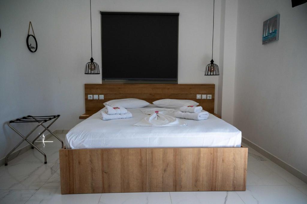 FINIKAS Suites & Apartments 10min from Athens Airport - Appartement Met Uitzicht Op De Tuin