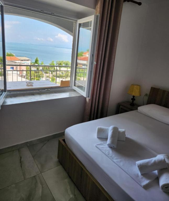 Postel nebo postele na pokoji v ubytování Hyka Stone House Shkoder