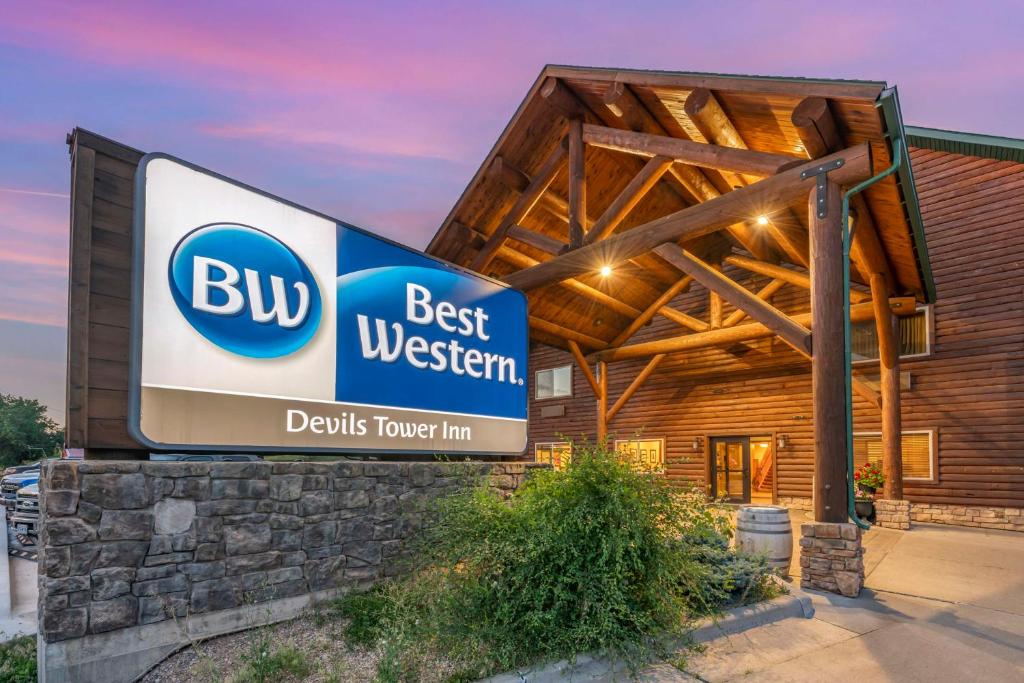 a building with a sign that reads best western at Best Western Devils Tower Inn 
