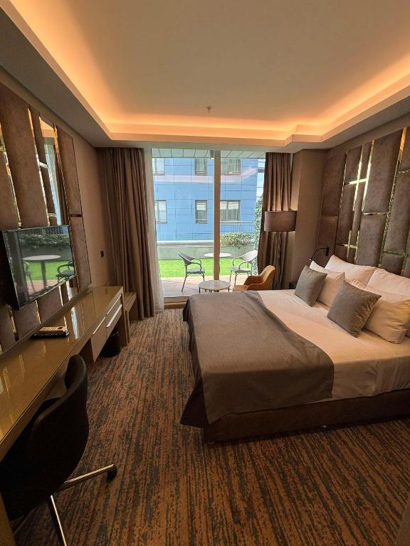 A bed or beds in a room at Best Western Premier Ottoperla Hotel