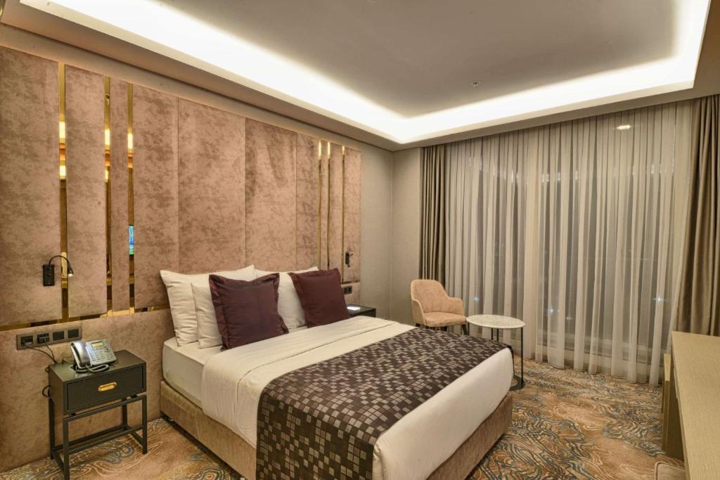 A bed or beds in a room at Best Western Premier Ottoperla Hotel