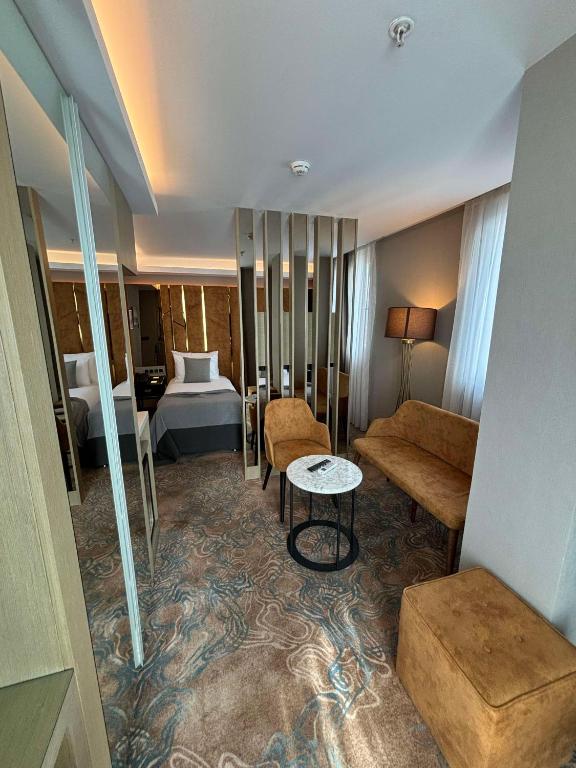 A bed or beds in a room at Best Western Premier Ottoperla Hotel