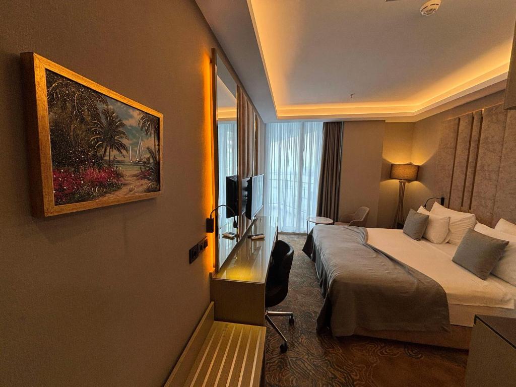 A bed or beds in a room at Best Western Premier Ottoperla Hotel