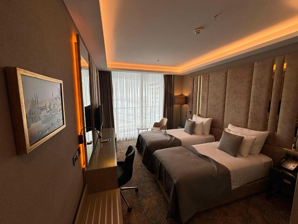 A bed or beds in a room at Best Western Premier Ottoperla Hotel