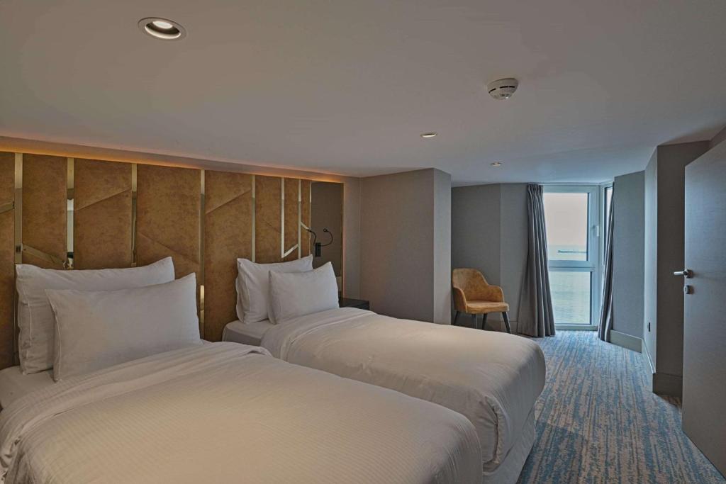 A bed or beds in a room at Best Western Premier Ottoperla Hotel