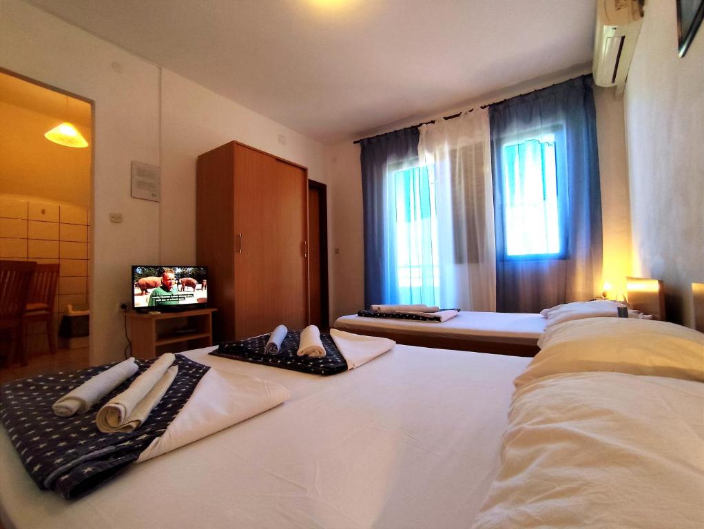 Postel nebo postele na pokoji v ubytování Apartments Bilo