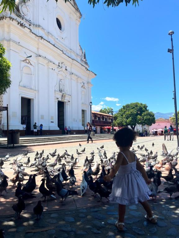 Fotografie z fotogalerie ubytování APARTAMENTO CÉNTRICO con PISCINA a UNA CUADRA v destinaci Santa Fe de Antioquia