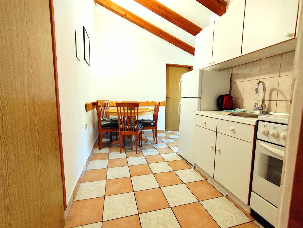 Kuchyň nebo kuchyňský kout v ubytování Apartments Bilo