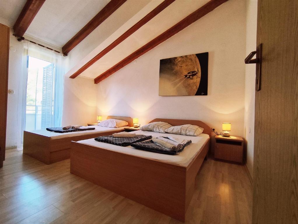 Postel nebo postele na pokoji v ubytování Apartments Bilo