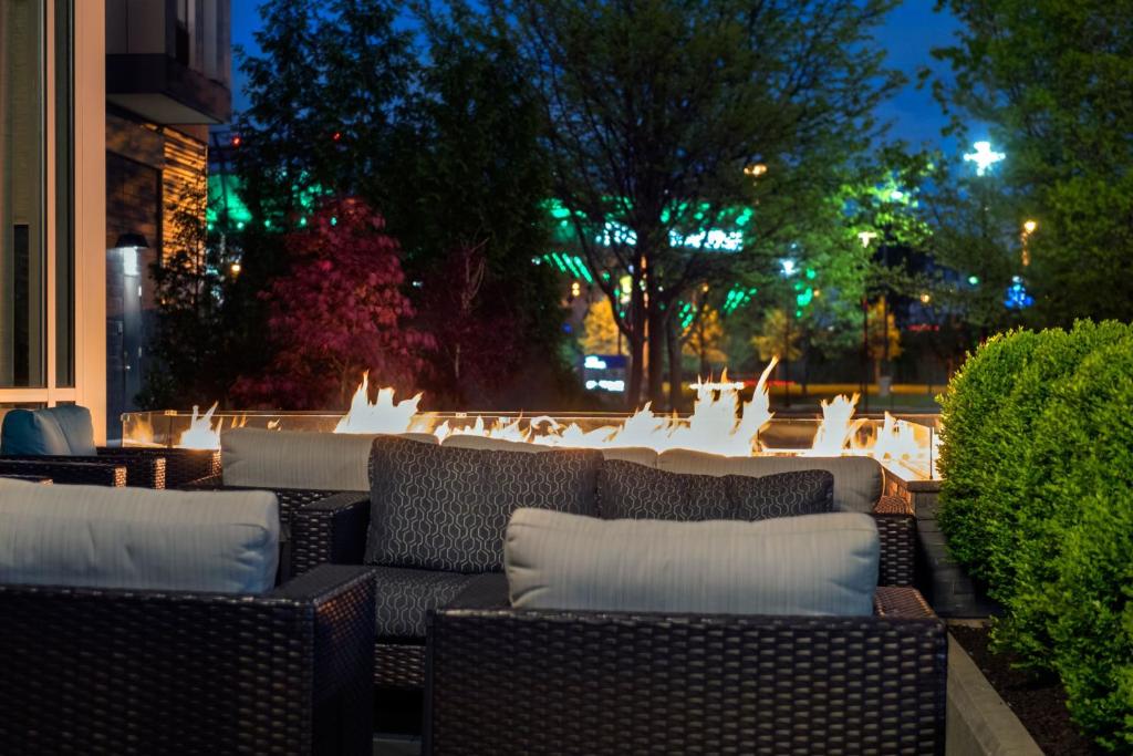 Courtyard by Marriott Philadelphia South at The Navy Yard photo