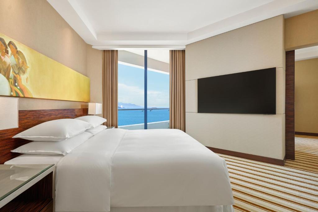 Suite Có Giường Cỡ King Với Ban Công Nhìn Ra Biển