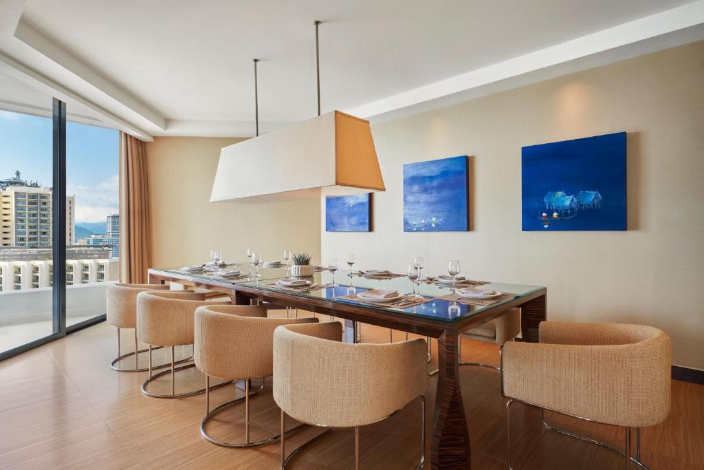 Suite Hạng Tổng Thống Nhìn Ra Biển - Tầng Cao