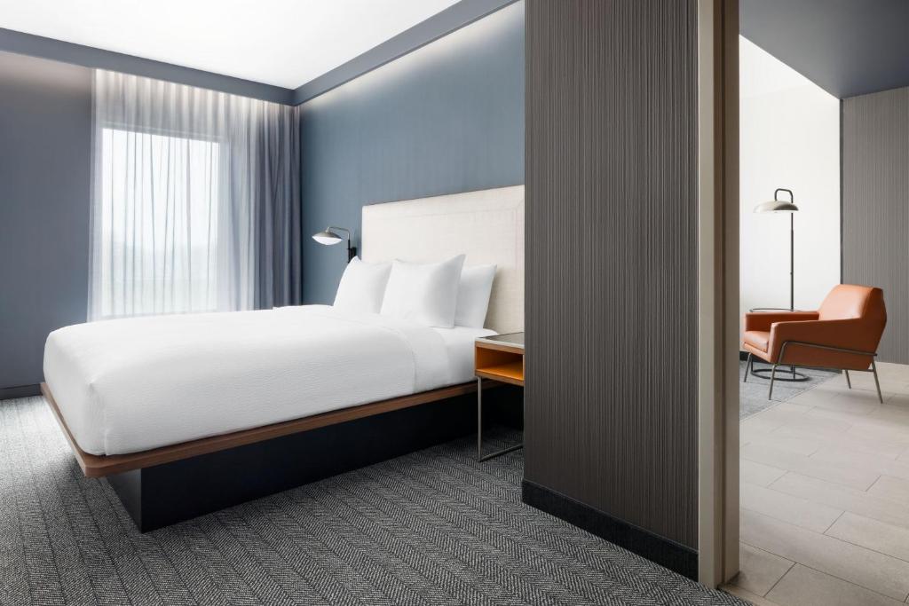 Postel nebo postele na pokoji v ubytování Courtyard by Marriott New Castle