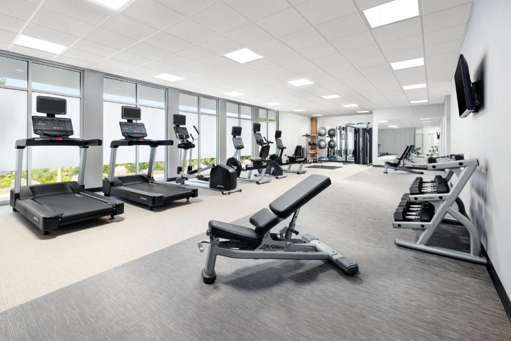 Fitness centrum a/nebo fitness zařízení v ubytování Courtyard by Marriott New Castle