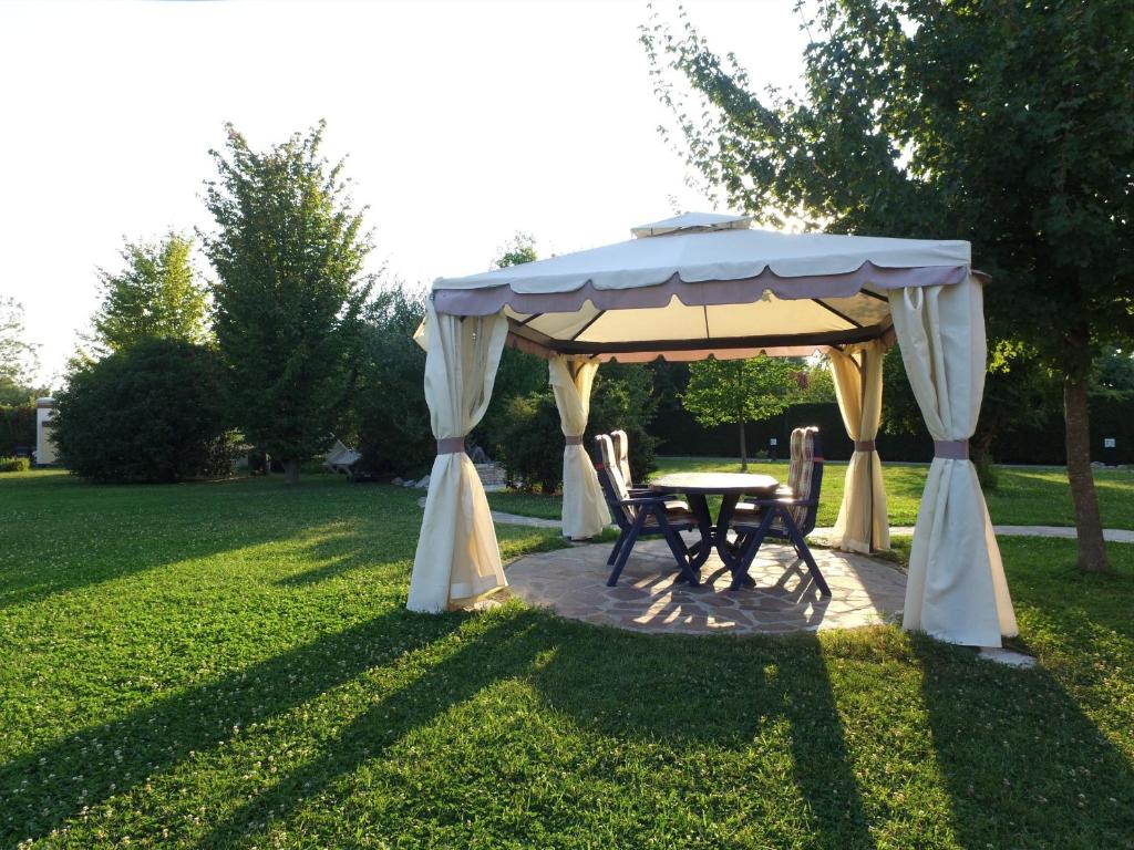 Zahrada ubytování B&B Melograno MC