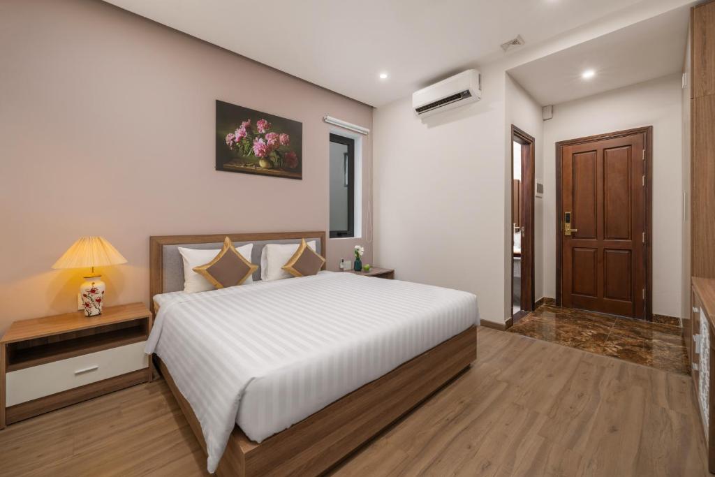 Postel nebo postele na pokoji v ubytování ATP Galaxy Hotel & Apartment Danang