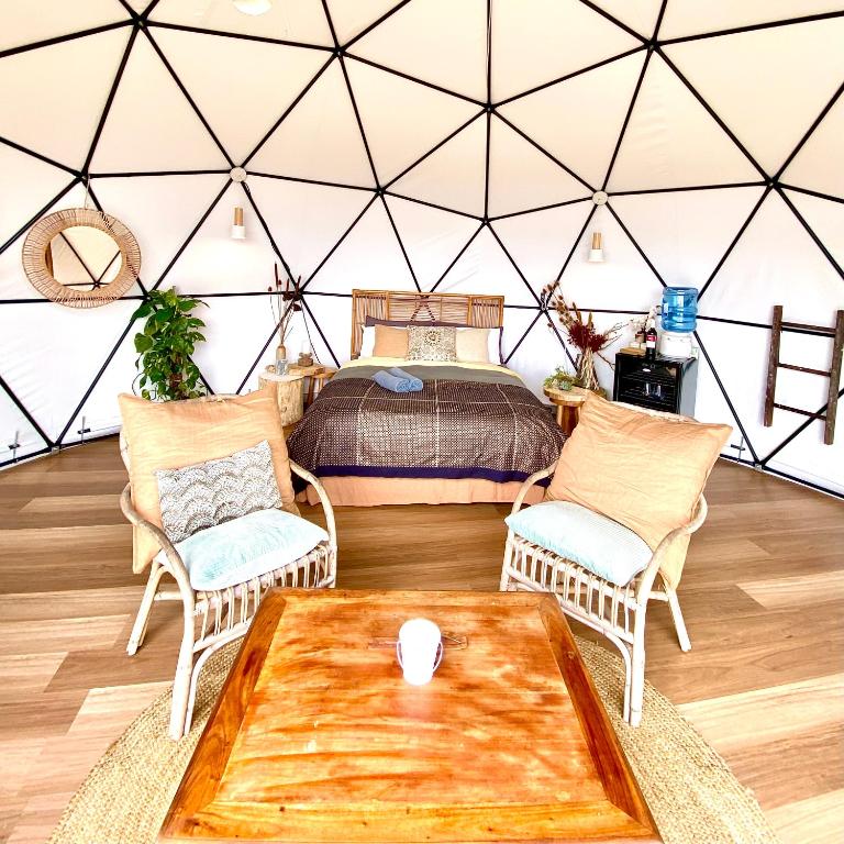 Posezení v ubytování Noosa Water Element Dome - Breathtaking Views