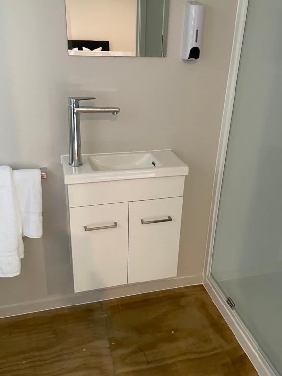 Highlander Farmstay - Cabins - Resim 3