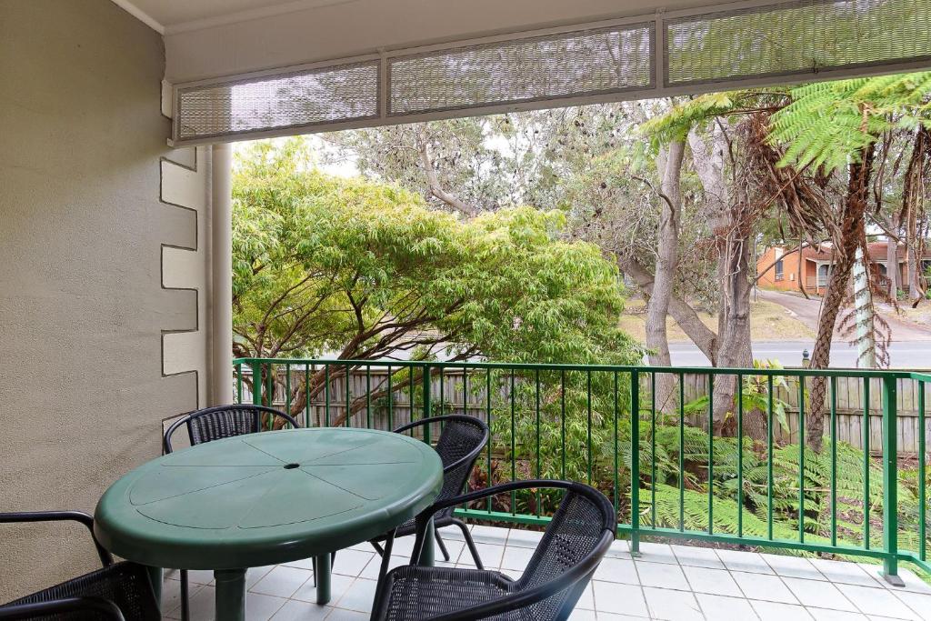 Carindale, 2 1923 Dowling Street First floor unit with air con