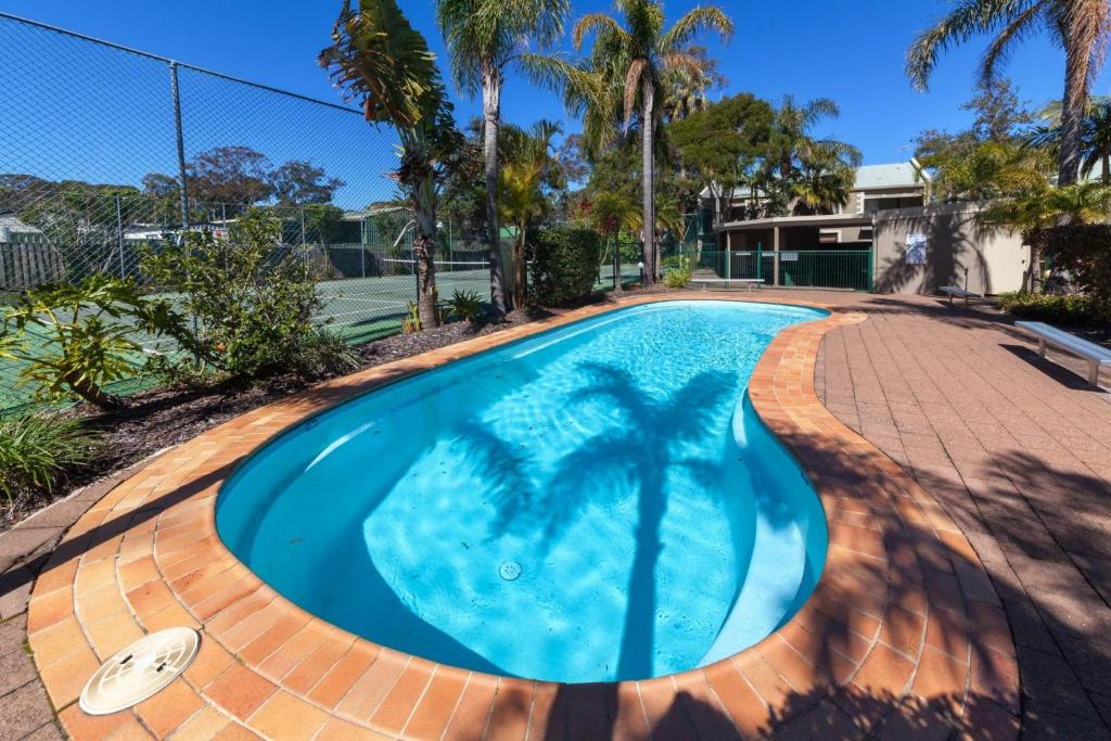 Carindale, 10,19 Dowling Street Ground floor unit close to pool and