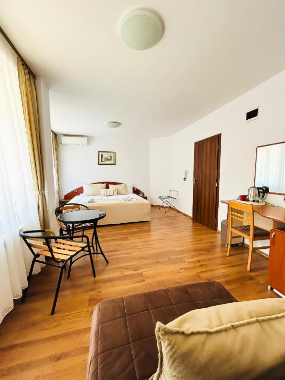 Postel nebo postele na pokoji v ubytování Family Hotel Helios