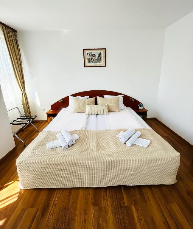 Postel nebo postele na pokoji v ubytování Family Hotel Helios