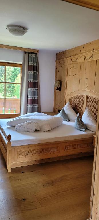 Postel nebo postele na pokoji v ubytování Wellness & Sporthotel Alpenhof
