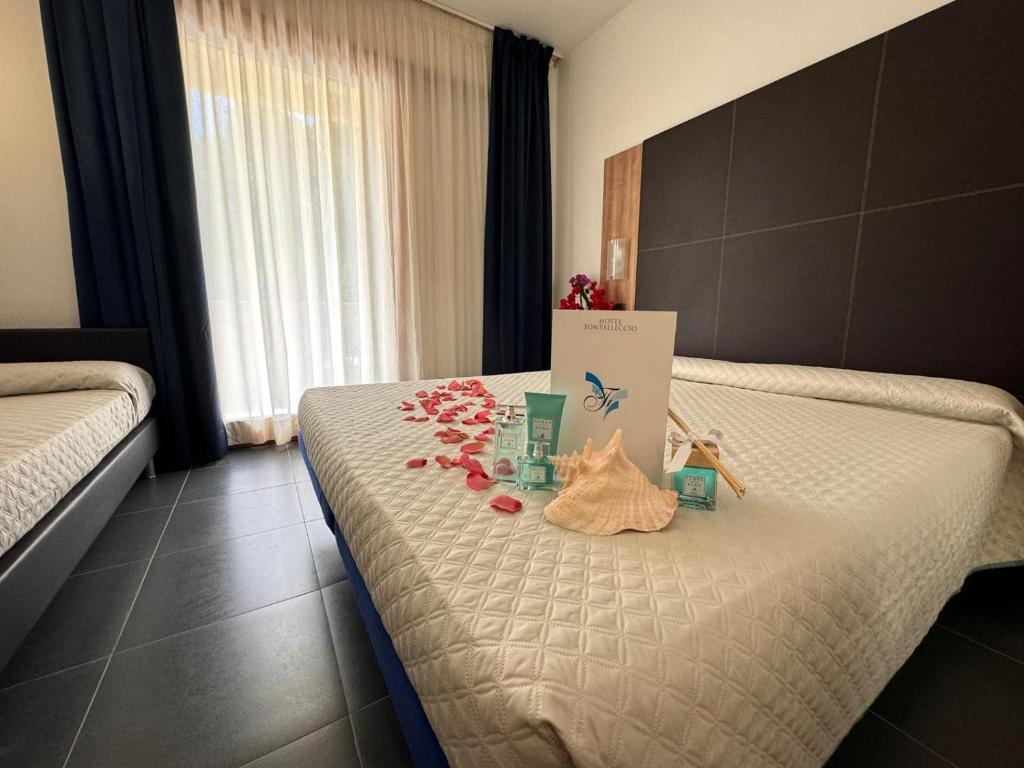 Postel nebo postele na pokoji v ubytování Hotel Fontalleccio