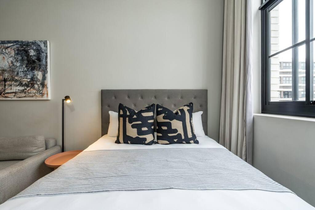 Studio in The Harri - CoWorking - City Views - One-Bedroom Apartment