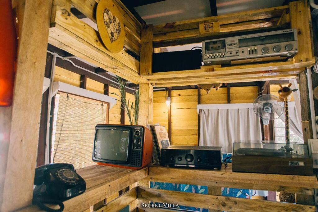 TV a/nebo společenská místnost v ubytování Secret Villa Kudat