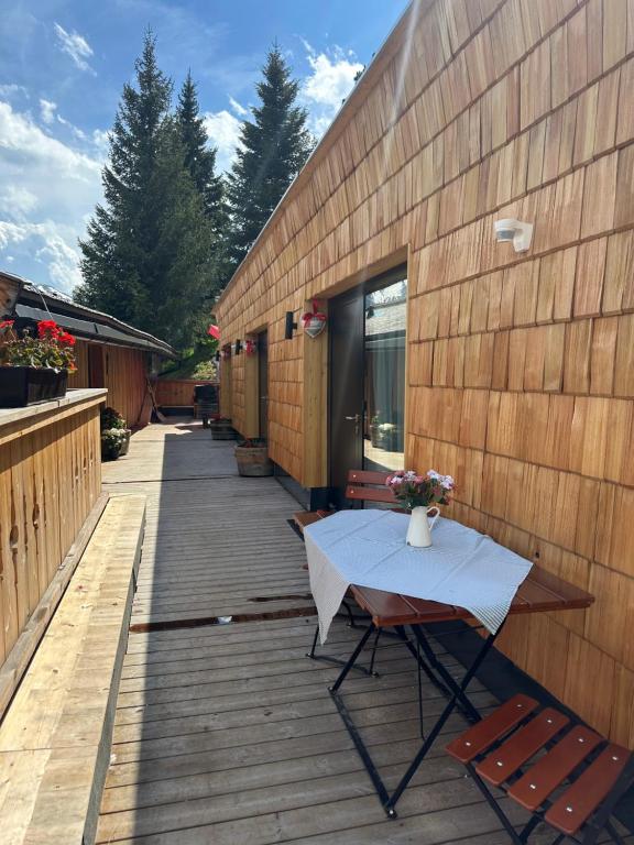 Balkón nebo terasa v ubytování Peer Alm