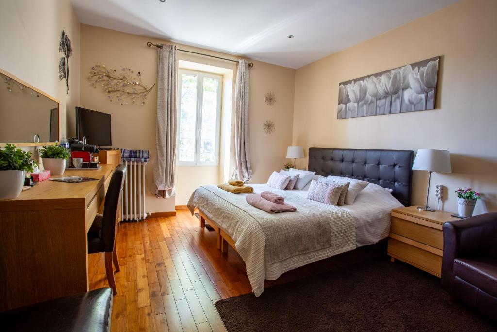 Postel nebo postele na pokoji v ubytování Gites du Caylar - Chambres et Appartments